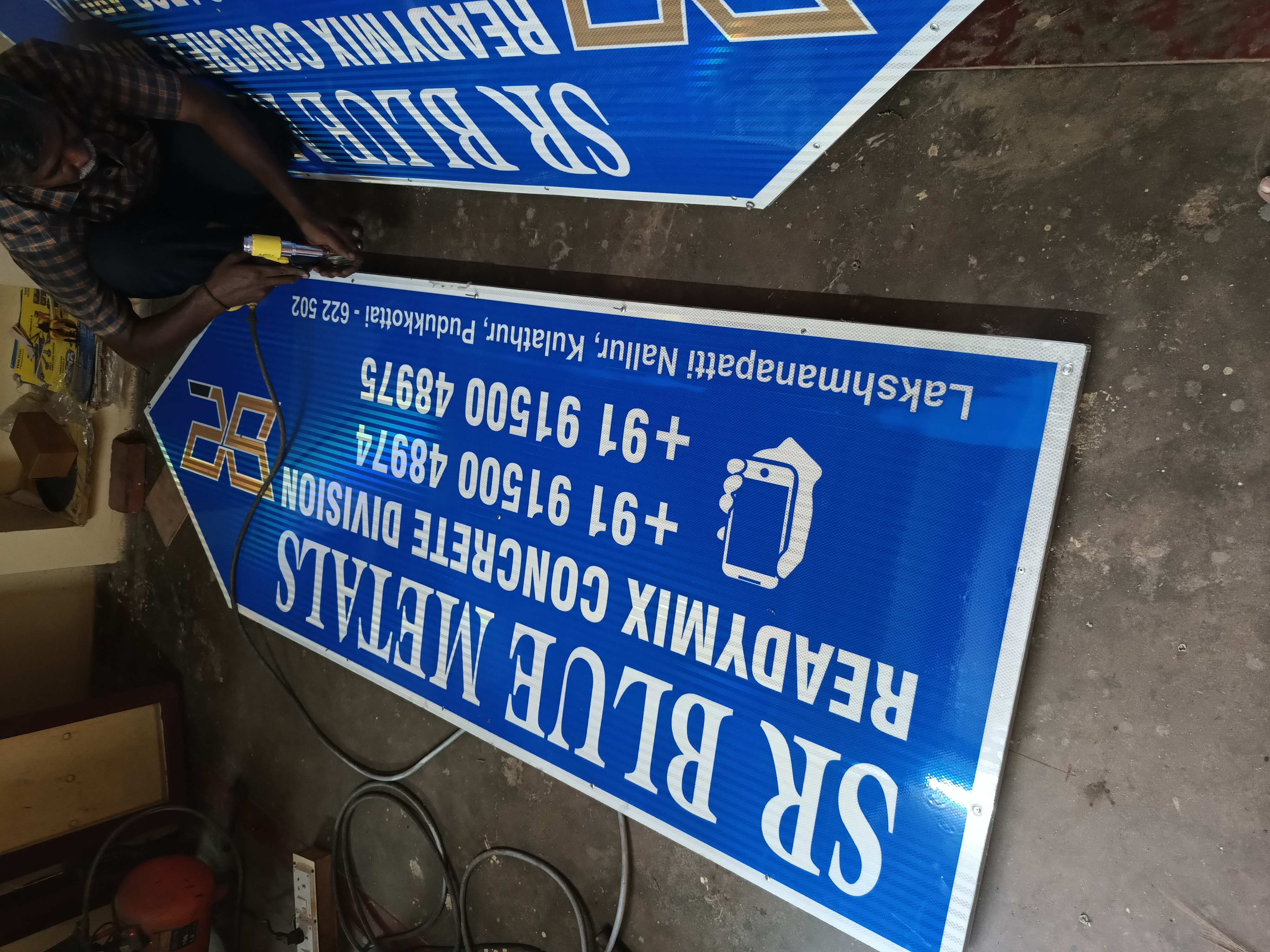 Single arrow signboard frame